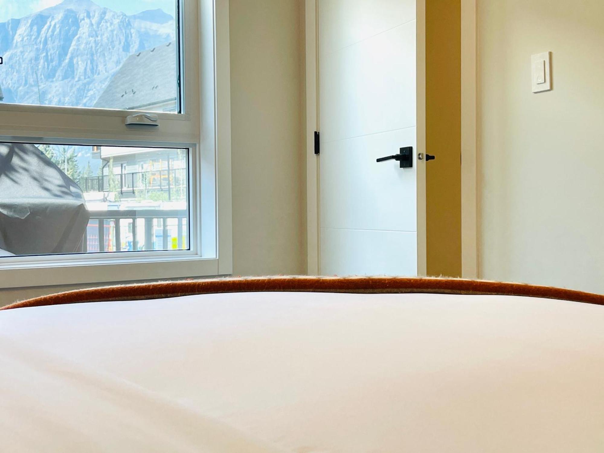 Joe'S Contemporary 2 King Bedrooms Vacation Home In Canmore Dış mekan fotoğraf