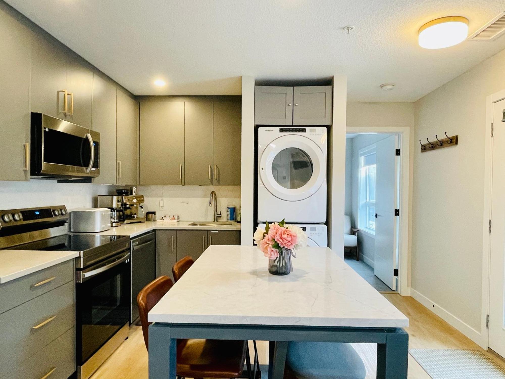 Joe'S Contemporary 2 King Bedrooms Vacation Home In Canmore Dış mekan fotoğraf